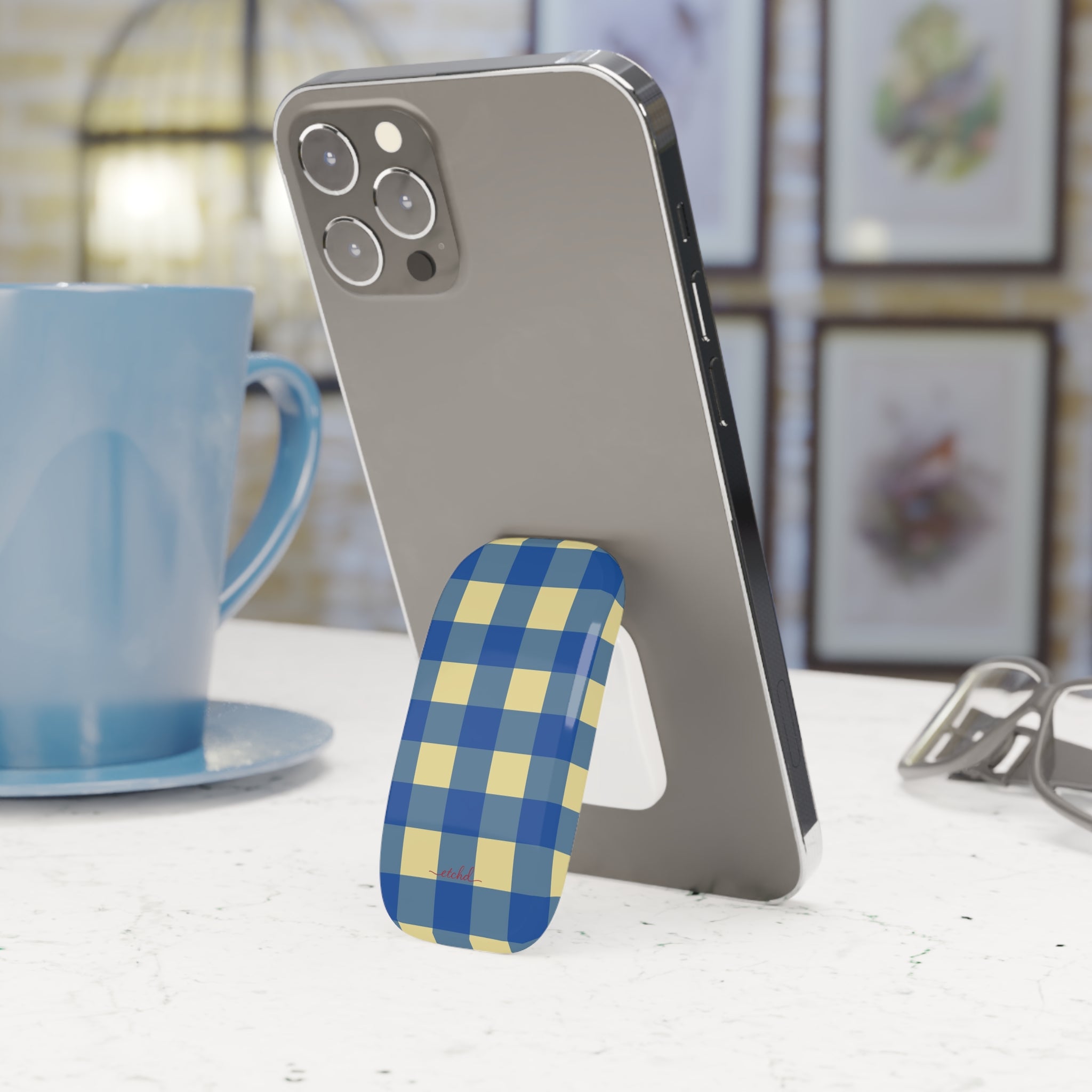 Butter & Cobalt Gingham Anello clip per telefono di etchd, vista 3