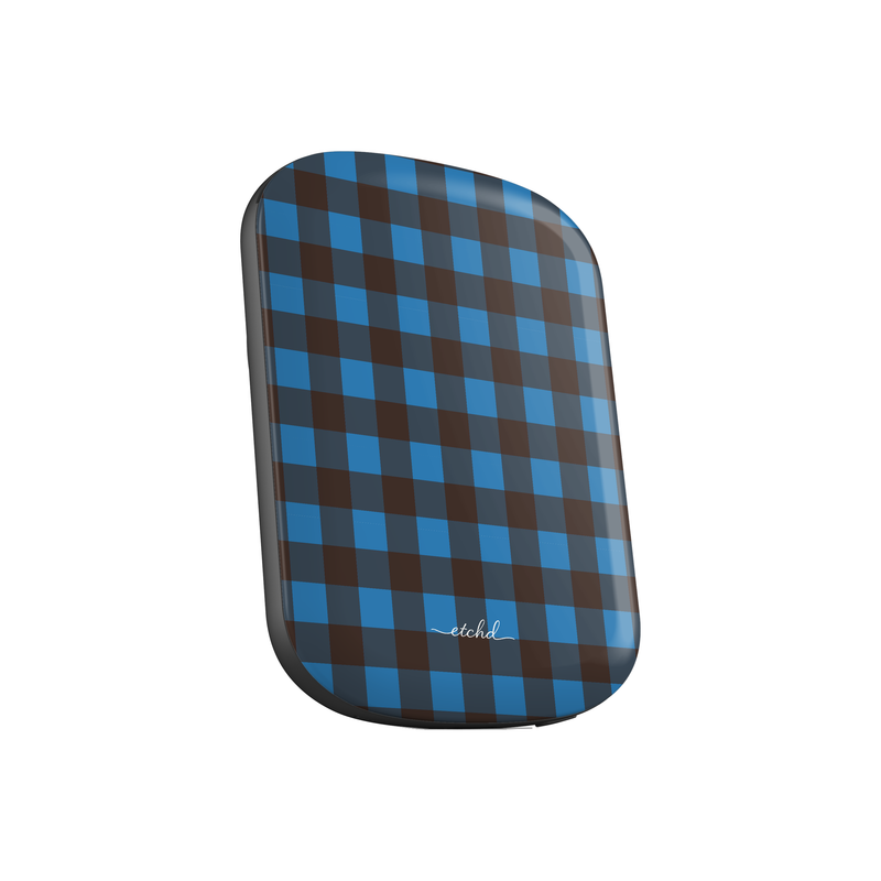 Cerulean & Espresso Gingham Batería externa magnética de etchd, vista 2