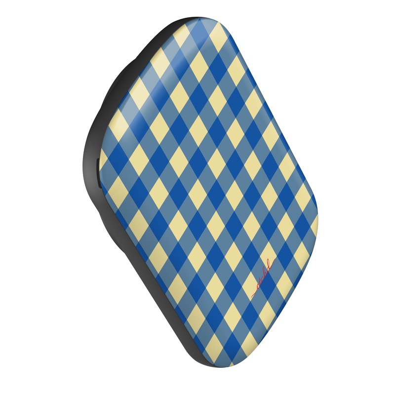 Butter & Cobalt Gingham Powerbank magnetico di etchd, vista 3