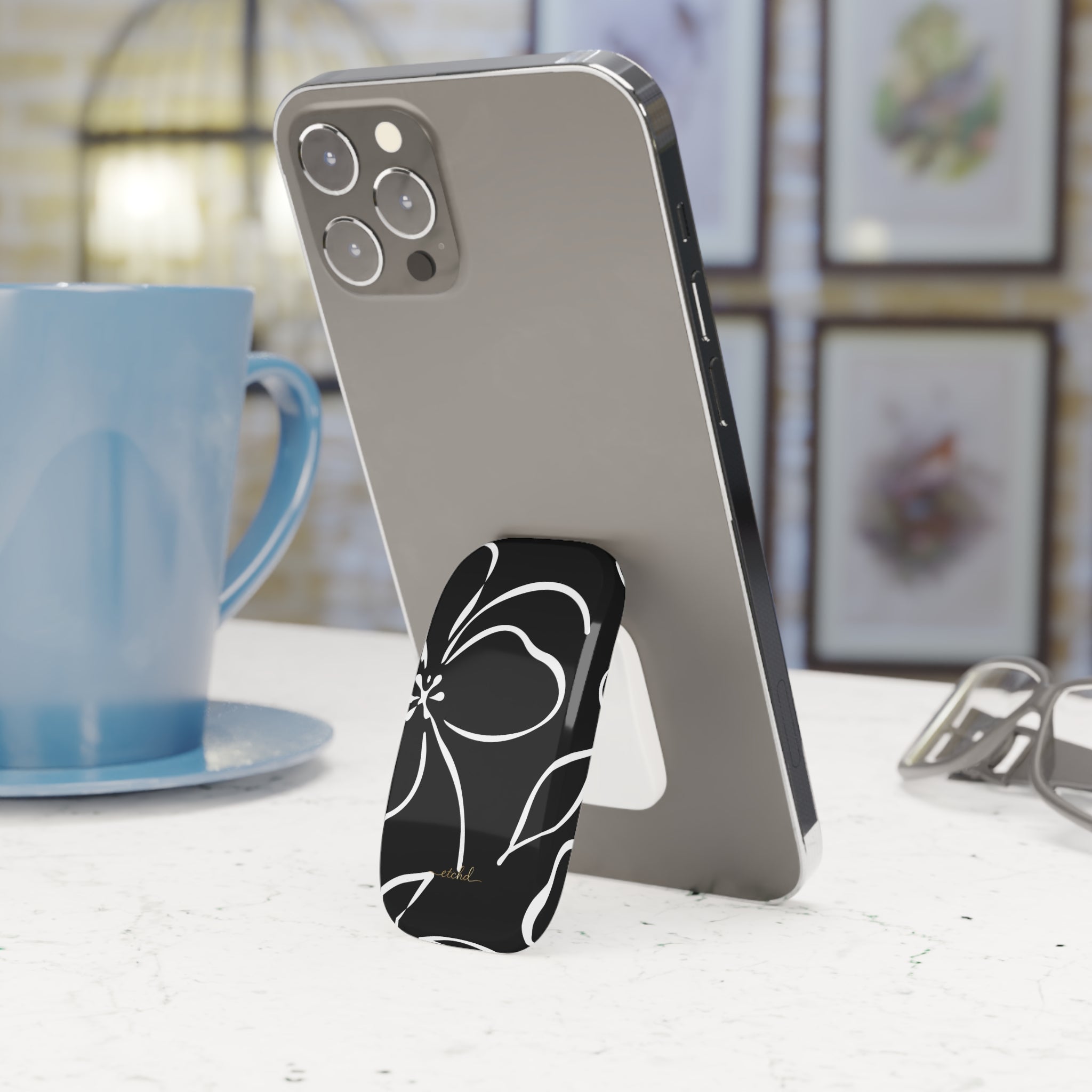 Black & White Floral Anello clip per telefono di etchd, vista 3