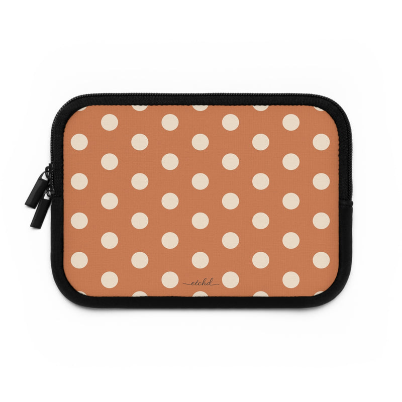 Cream & Terracotta Polka Dot Custodia per laptop di etchd, vista 2