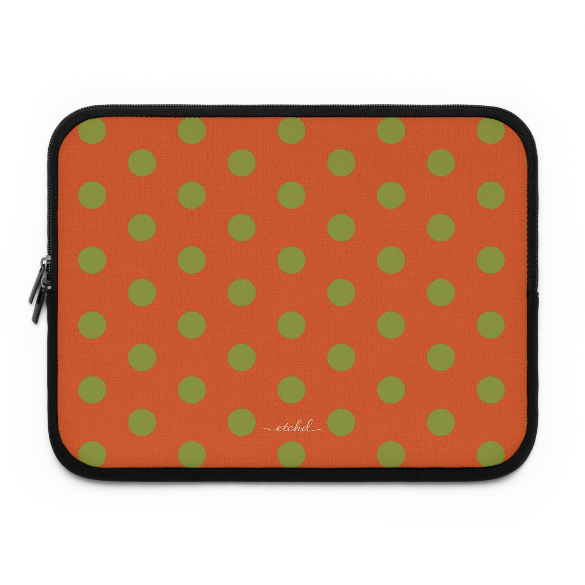 Wasabi And Persimmon Polka Dot Laptophülle von etchd