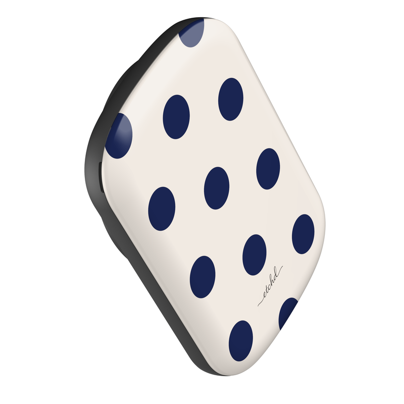 Navy & Cream Polka Dot Batería externa magnética de etchd, vista 2